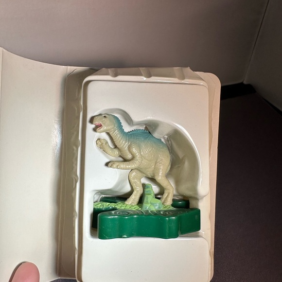 Walt Disney - McDonald’s Vintage Dinosaur toy. - Picture 13 of 16